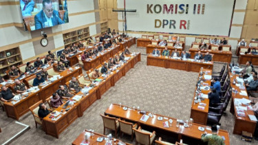 DPR Sentil Kejagung: Katanya Jagoan? Tangkap Silfester Matutina dan Riza Chalid Enggak Bisa!