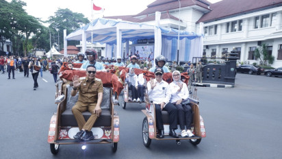 Bagikan 200 Becak Listrik dari Presiden Prabowo, Wali Kota Wahyu: Dukung Pemberdayaan Masyarakat dan Pariwisata