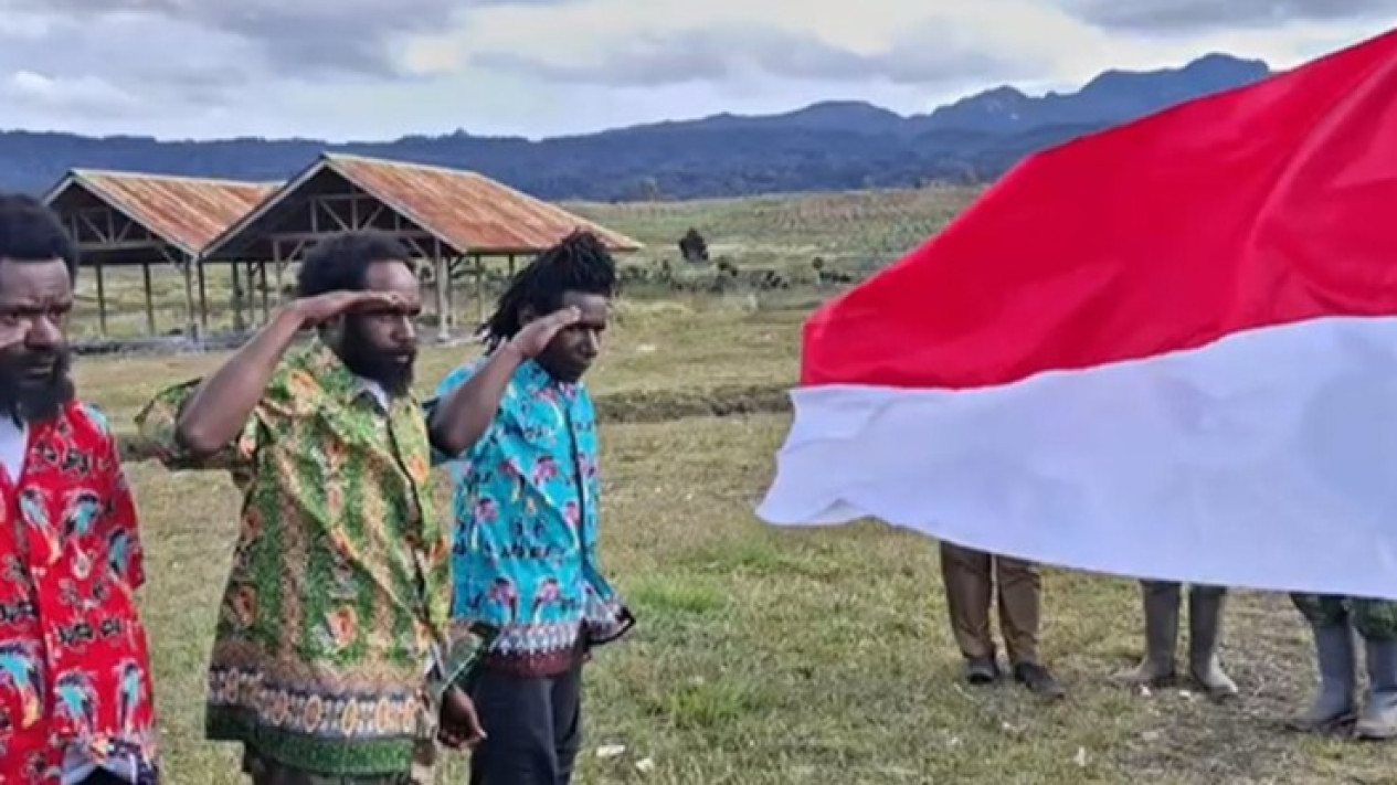 Tiga Anggota TPNPB-OPM Kembali ke Pangkuan NKRI, Nyatakan Penyesalannya dan Tolak Gerakan Separatis
            - galeri foto