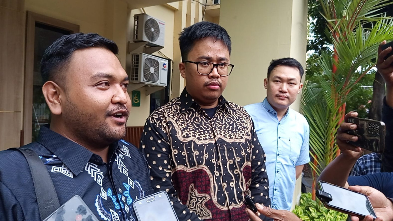 Mengaku Tertipu Ratusan Juta, Dua Korban Laporkan Founder Akademi Atas Dugaan Penipuan Investasi Crypto ke Polda Jatim
            - galeri foto