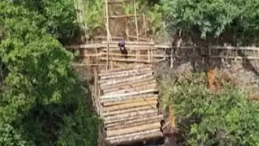 Balai Penegakan Hukum (Gakkum) Kehutanan Wilayah Kalimantan menelusuri asal-usul rakit kayu ilegal yang diamankan di Sungai Pawan hingga ke kawasan Hutan Ulak Medang, Kabupaten Ketapang, Kalimantan Barat.