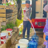 Brimob Polda Sumut Turun Tangan, Suplai Air Bersih untuk Warga Tapteng Pascabanjir