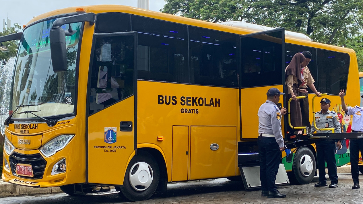 Pemprov DKI Tambah 32 Bus Sekolah Khusus Disabilitas dan 5 Rute Baru
            - galeri foto
