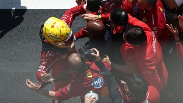 Setelah Berpisah dengan Ricardo Adami, Ini Sosok yang Berpeluang Jadi Race Engineer Lewis Hamilton di F1 2026