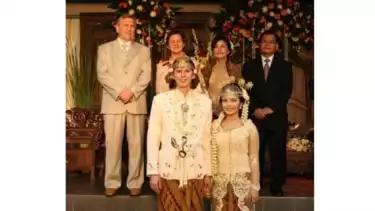 Foto pernikahan Prof Stella Christie dan Prof. Bartek Czech