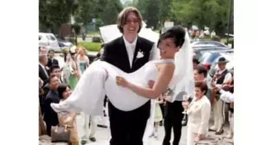 Foto pernikahan Prof Stella Christie dan Prof. Bartek Czech