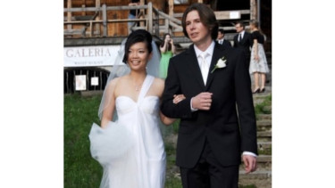 Foto-foto Masa Pacaran Wamen Stella dan Prof Bartek hingga Menikah