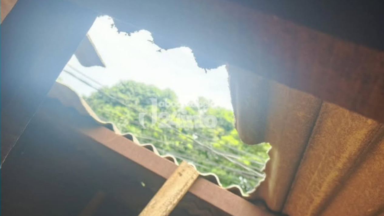 Kantor Pegadaian di Lenteng Agung Rugi Rp88 Juta Usai Dibobol Maling Lewat Atap
            - galeri foto