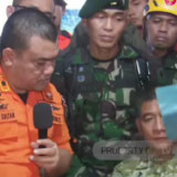 Tim SAR Temukan Paspor Co-Pilot Pesawat ATR 42-500 dan Sebuah Laptop yang Masih Menyala