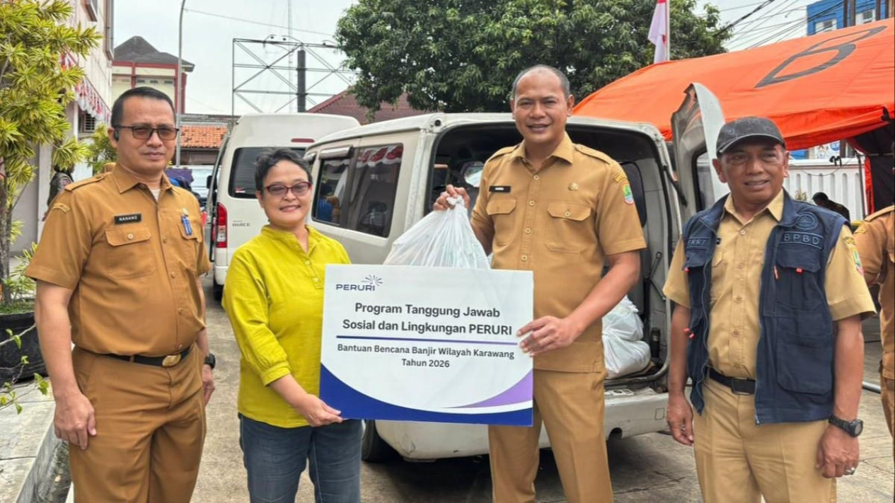 Ribuan KK Terdampak Banjir, Peruri Salurkan Bantuan Sembako di Karawang
            - galeri foto