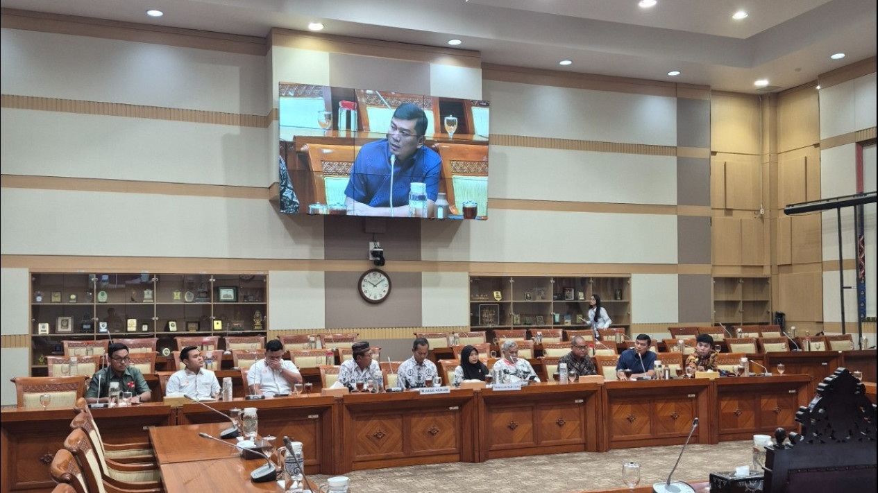 Perlindungan Guru Jadi Sorotan dalam RDPU Komisi III DPR
            - galeri foto