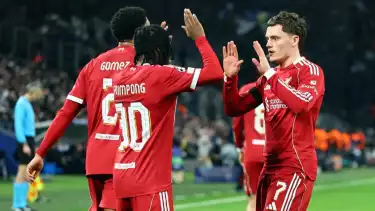 Jeremie Frimpong rayakan gol Liverpool bersama Florian Wirtz