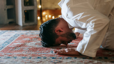 Benarkah Lebih Baik Shalat Sunnah di Rumah Lalu Shalat Subuhnya di Masjid? Ini Penjelasan Ustaz Adi Hidayat