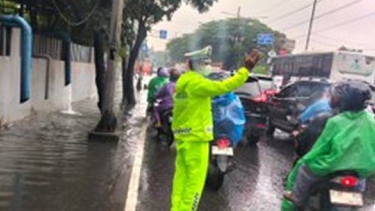 Hujan Deras Guyur Jakarta, Titik-Titik Genangan Hari Ini 22 Januari 2026 Ketinggiannya 5-50 Cm
            - galeri foto