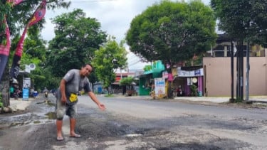 Berpotensi Bahayakan Pengguna Jalan, Lubang Jalan Nasional Rembang-Blora-Cepu Diperbaiki