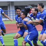 Perkenalan Pemain Hingga Gunakan Ban Hitam, Sore Ini Persib Jamu PSBS di Stadion GBLA
