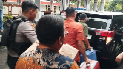 Empat Mobil Penyidik KPK Datangi Rumah Dinas Bupati Pati, Keluar Bawa Dua Koper Besar