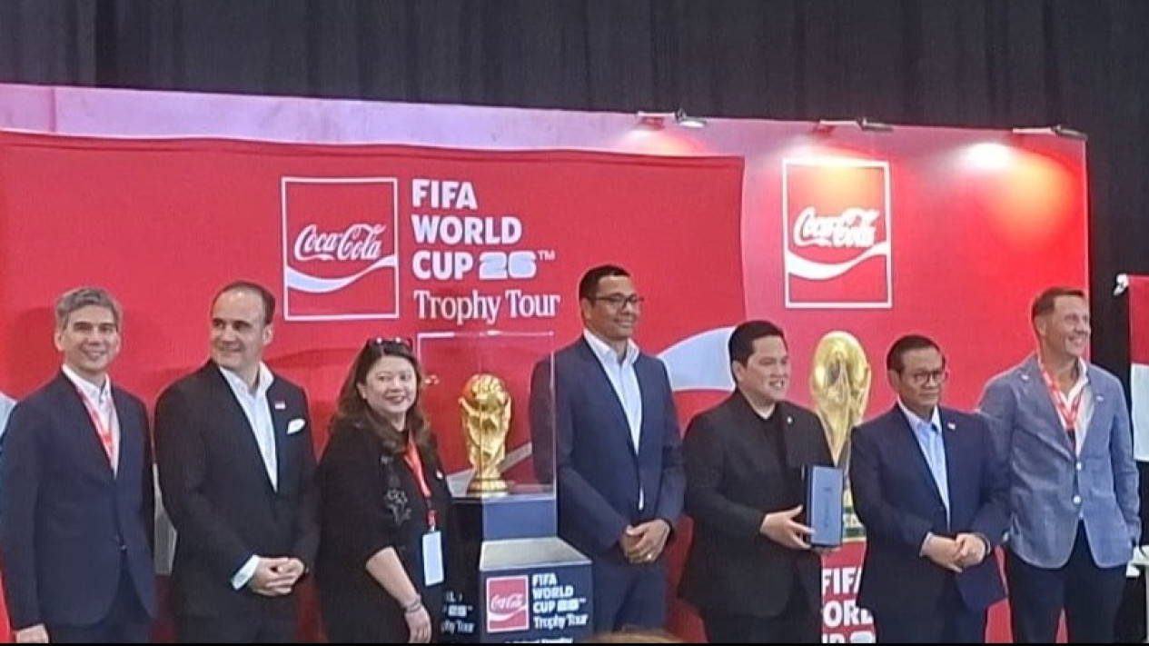 WOW! FIFA World Cup Trophy Tour Mampir ke Jakarta, Pramono: Bentuk Pengakuan Dunia terhadap Indonesia
            - galeri foto
