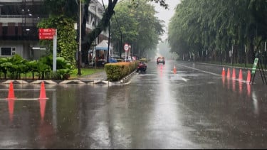 Jakarta Diguyur Hujan Seharian, Ini Daftar 23 Ruas Jalan yang Masih Terendam Banjir