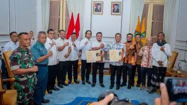 PT Krakatau Steel (Persero) Tbk/Krakatau Steel Group bersama Pemerintah Kota Cilegon resmi menyepakati kerja sama strategis melalui penandatanganan MoU terkait pembangunan akses jalan Pelabuhan Cilegon.