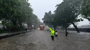 Genangan air di Jl.Daan mogot sekitar jembatan gantung