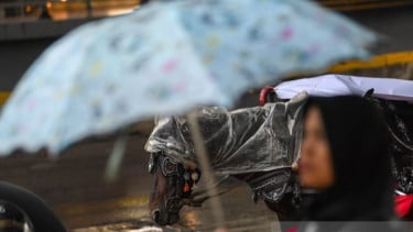 Waspada, BMKG Keluarkan Peringatan Adanya Potensi Hujan Sangat Lebat Hingga Ekstrem Serta Angin Kencang Sepanjang Jumat di Jakarta.