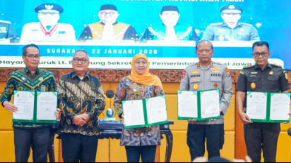 Gubernur Khofifah bersama Ketua Pengadilan Tinggi Agama Surabaya Tandatangani Nota Kesepakatan Wujudkan Kepastian Hukum Ketahanan Keluarga di Jatim