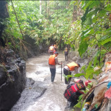 Tim Sar Gabungan Temukan Jenazah Ibu Balita Korban Banjir di Sungai Yeh Ge, Tabanan