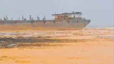 Ribuan Ton Minyak CPO Tumpah Dilaut Sumenep