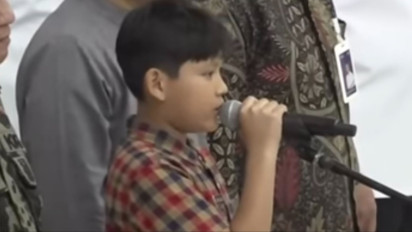 Momen Haru Anak Korban Pesawat ATR 42-500 Bacakan Surat Al-Insyirah Melepas Kepergian Sang Ayah