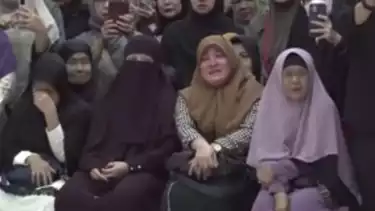 Tangis Haru Keluarga Pesawat ATR 42-500