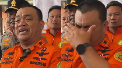 Air Mata Basarnas Iringi Penemuan Seluruh Korban Pesawat ATR 42-500, Netizen Beri Pujian
