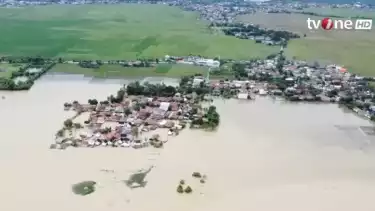 Potret udara banjir merendam rumah warga dan persawahan di Karangligar, Kabupaten Karawang