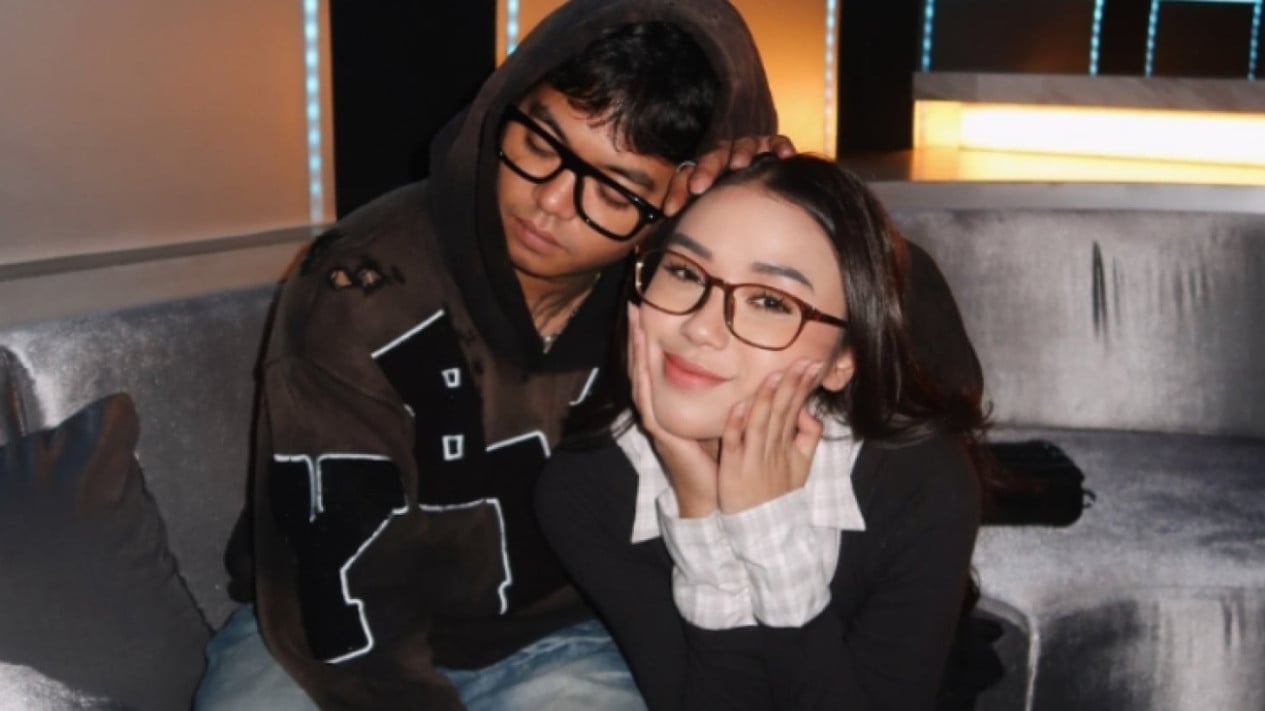 Selebgram Lula Lahfah Pacar Reza Arap Dikabarkan Meninggal Dunia, Weird Genius Batalkan Konser
            - galeri foto