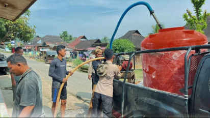Brimob Sumut Bangun Sumur Bor dan Distribusikan Air Bersih untuk Warga Hutabalang