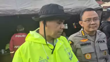 Kabid Humas Polda Jabar Kombes Pol. Hendra Rochmawan saat diwawancarai oleh media di Cisarua, Kabupaten Bandung Barat, pada Sabtu (24/1/2026).