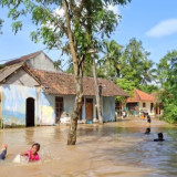 Sungai Cibereum Meluap, Akses Jalan Utama Putus