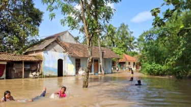 Sungai Cibereum Meluap, Akses Jalan Utama Putus