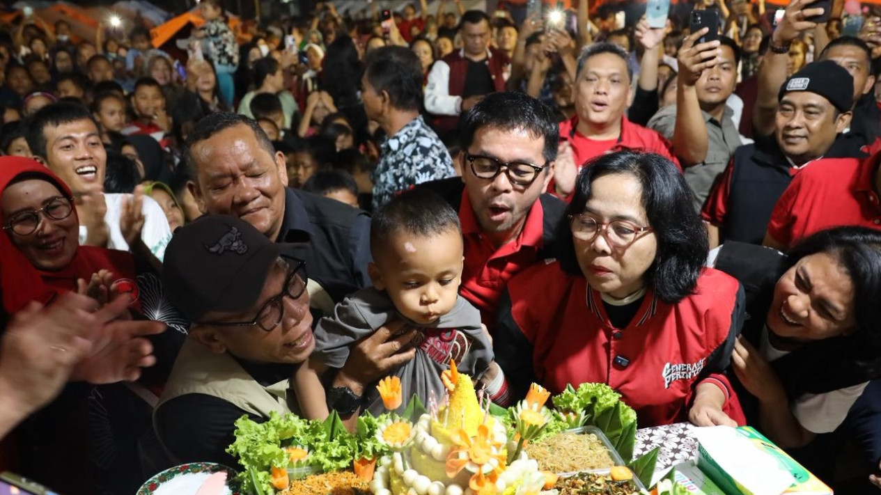 PDI Perjuangan Gelar Natal Nasional Bersama Warga Terdampak Bencana Tapanuli Tengah di Pengungsian
            - galeri foto
