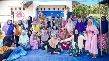 Bantu Pemulihan Warga Terdampak Bencana di Sumbar, YIS Salurkan Ratusan Paket Sembako