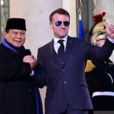 Seskab Teddy Bocorkan Isi Pertemuan Prabowo-Macron di Elysee: Kemitraan Strategis