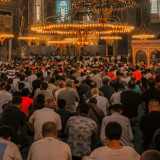 Kenapa saat Shalat Jumat Adzan Dikumandangkan 2 Kali, Ada Dalilnya? Ustaz Adi Hidayat Ungkap Sejarahnya