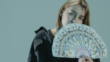 Dompet Auto Tebal! 6 Zodiak Paling Beruntung soal Keuangan Minggu Ini, 26–31 Januari 2026