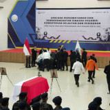 Menteri Sakti Wahyu Tiba-tiba Pingsan Saat Upacara Pelepasan Korban Pesawat ATR 42-500