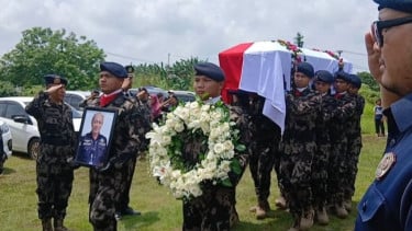 Suasana Haru Warnai Pemakaman Kapten Andy Dahananto Pilot Pesawat ATR 42-500 di Tigaraksa
