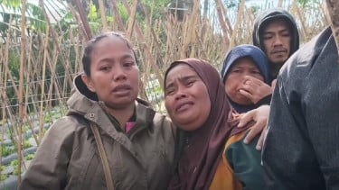 Satu Keluarga Ditemukan Berpelukan Tertimbun Longsoran Tanah di Cisarua Bandung Barat