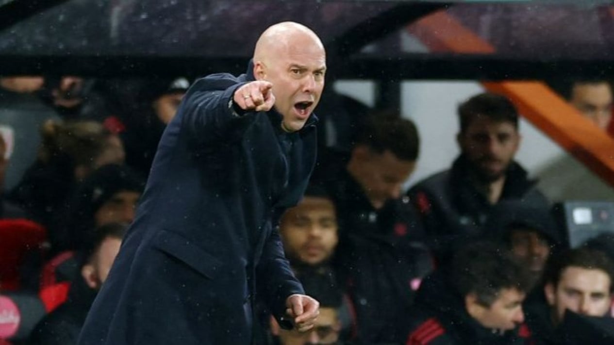 Liverpool Kirim Ultimatum pada Arne Slot, Xabi Alonso Jadi Ancaman Nyata
            - galeri foto