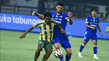 Gol Telat Berguinho, Persib Susah Payah Taklukkan 10 Pemain PSBS Biak