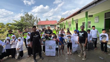 Tak Hanya Bantu Korban Banjir, Garda Satu Peduli Kini Datangi Sekolah Terpencil di Sumbar