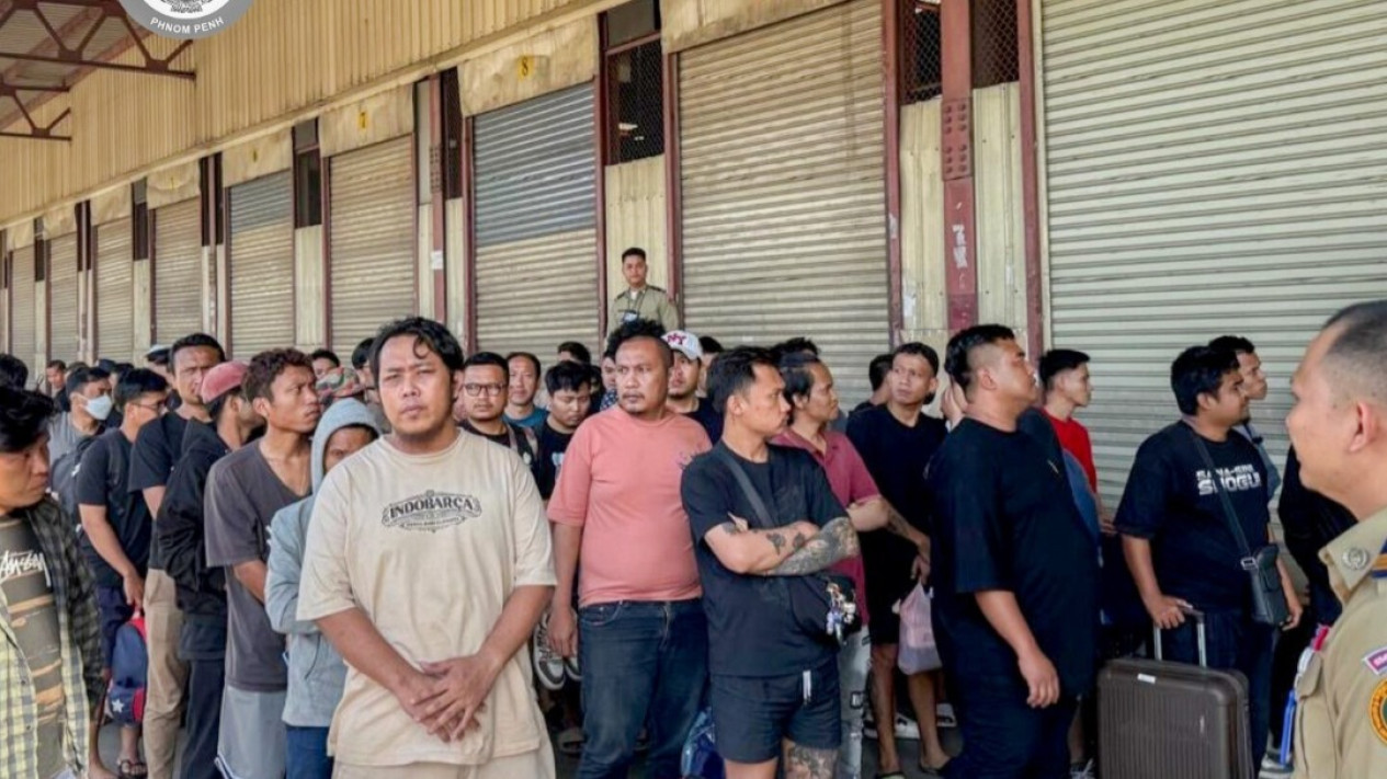 Kemlu Ungkap Ada 2.277 WNI Laporan ke KBRI Minta Dipulangkan dari Kamboja
            - galeri foto